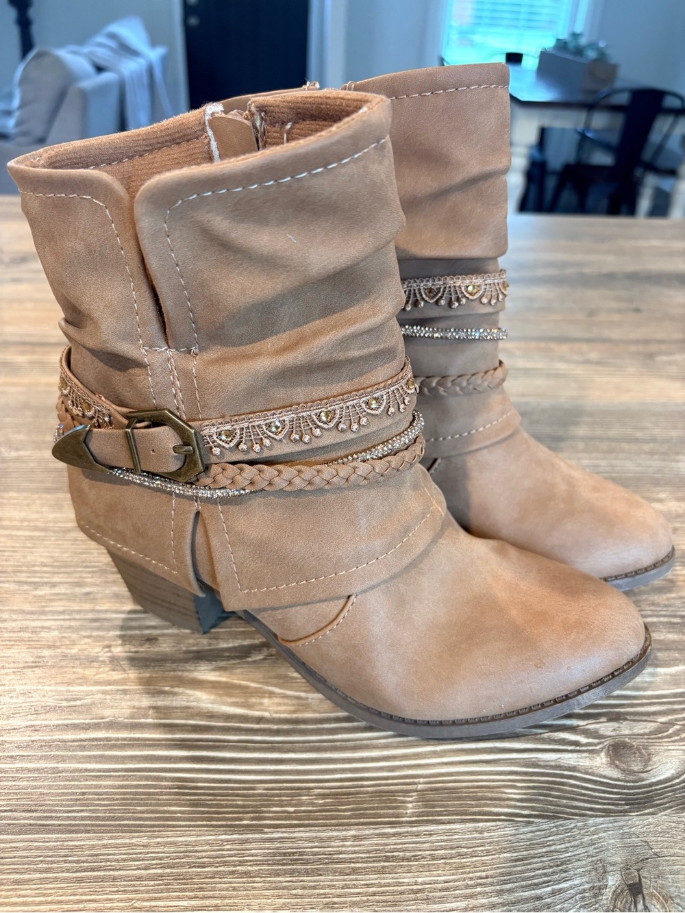 Jellypop Harlyn Tan Slouchy Western Ankle Boots Rhinestone Strap Boho Sz 7.5